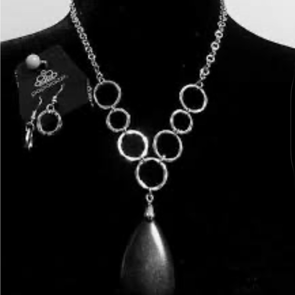 Silver and Black Pendant Necklace - Picture 3 of 3